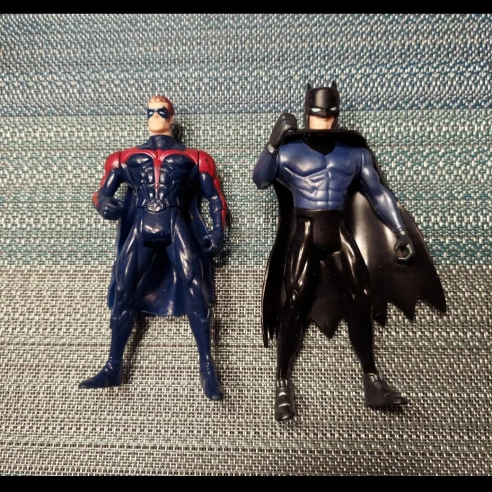 1997 BATMAN & ROBIN LOT OF 4 ACTION FIGURES AND 5 ADDITIONAL CAPES